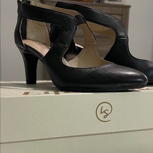 Life Stride Black Cutout Heels